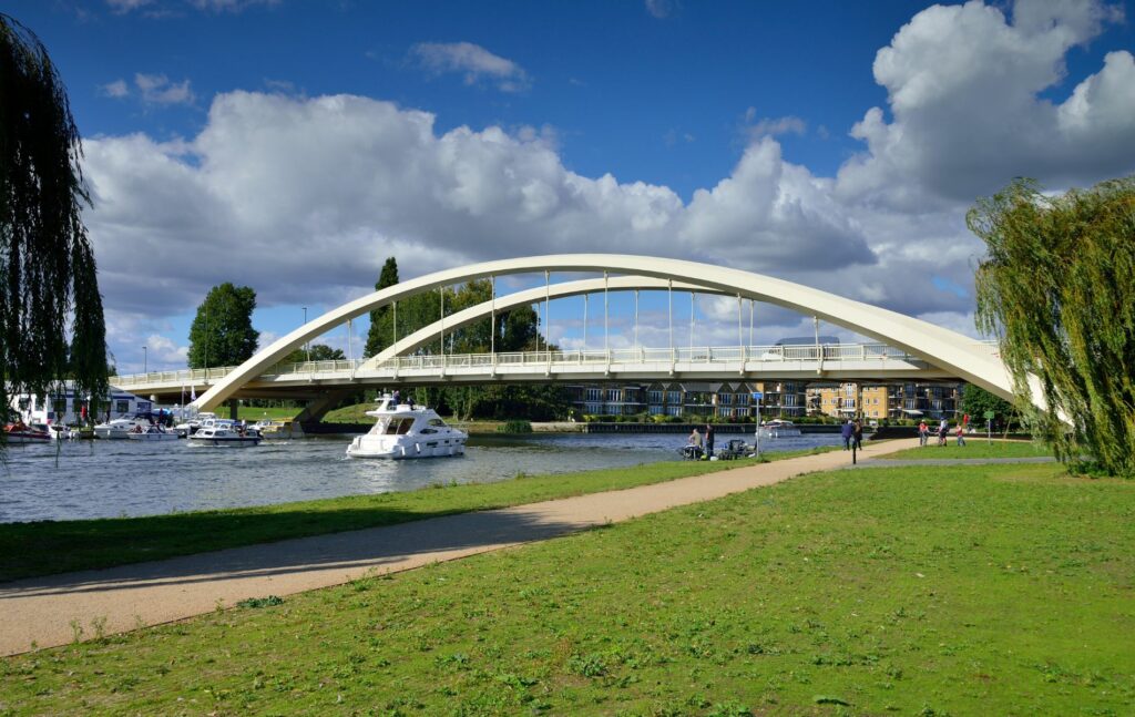 Waterside properties in Surrey, Walton on Thames